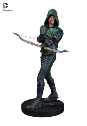 arrow_oliver_queen_statue_2.jpg