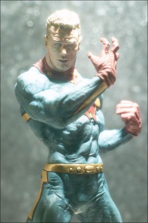 other_miracleman-statue_photo_02_dp.jpg