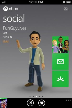 Xbox_SmartGlass_Social__iPhone__jpg.jpg