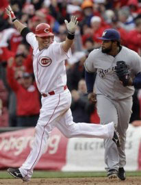 ramon-hernandez-walkoff.jpg